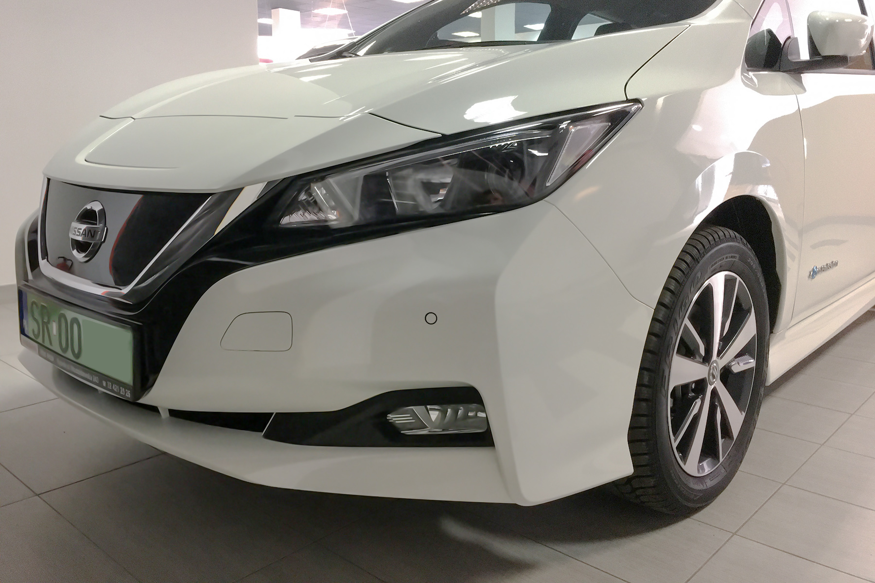 Nissan Leaf - zielone tablice